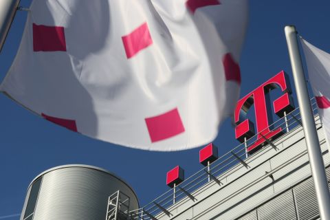 dl-telekom-logo-flaggen-01